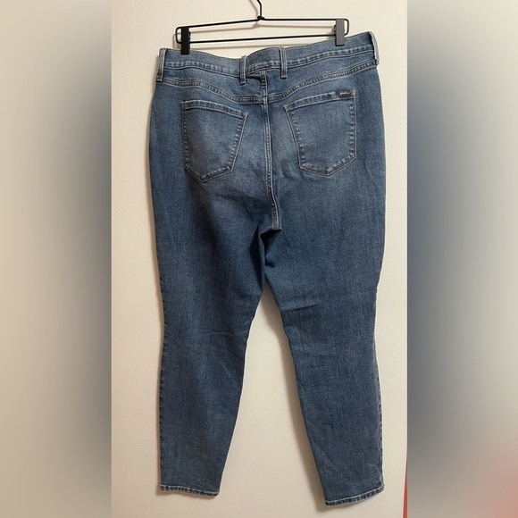 Eddie Bauer - High Rise Voyager Skinny Jeans - Light Wash - Picture 5 of 6